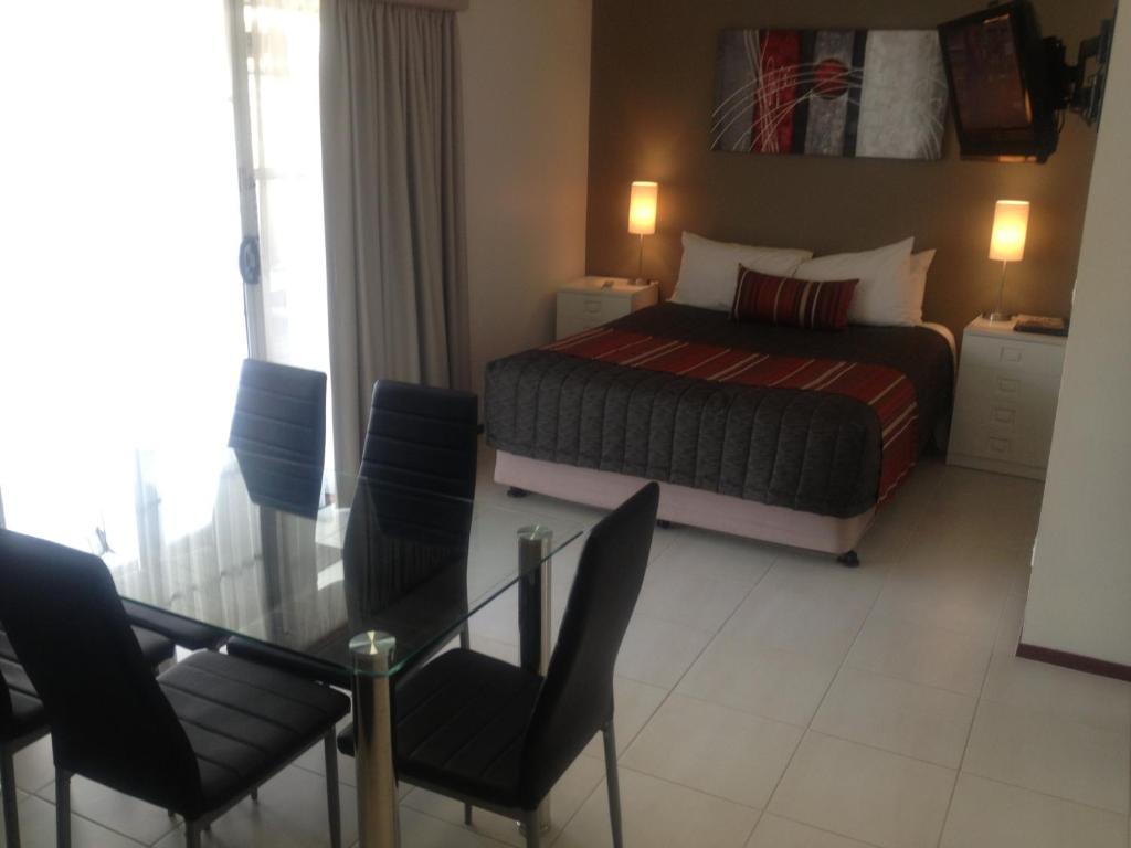 Redwood Manor Motel Apartments Warrnambool Room photo