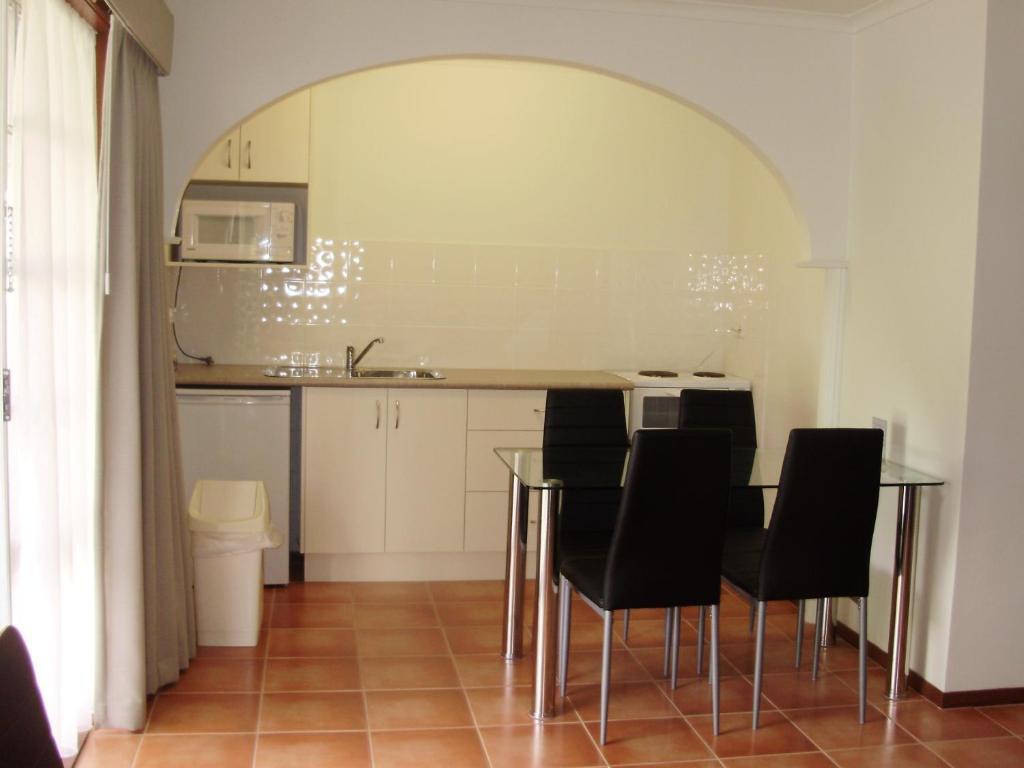 Redwood Manor Motel Apartments Warrnambool Room photo