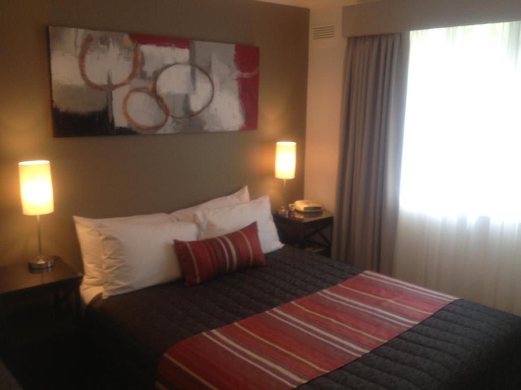 Redwood Manor Motel Apartments Warrnambool Room photo